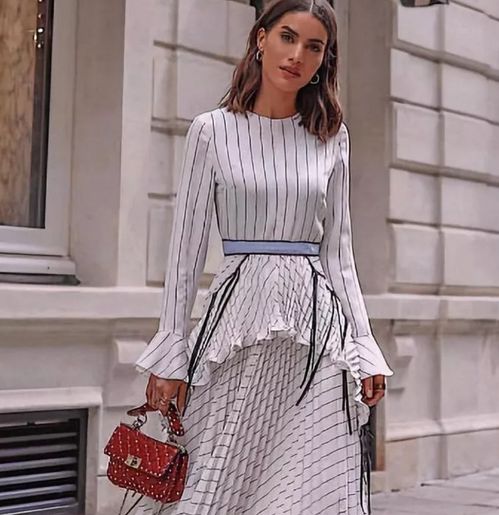 我們盤點(diǎn)了9位明星的婚禮錯(cuò)誤著裝,給你整理出婚禮服飾搭配指南