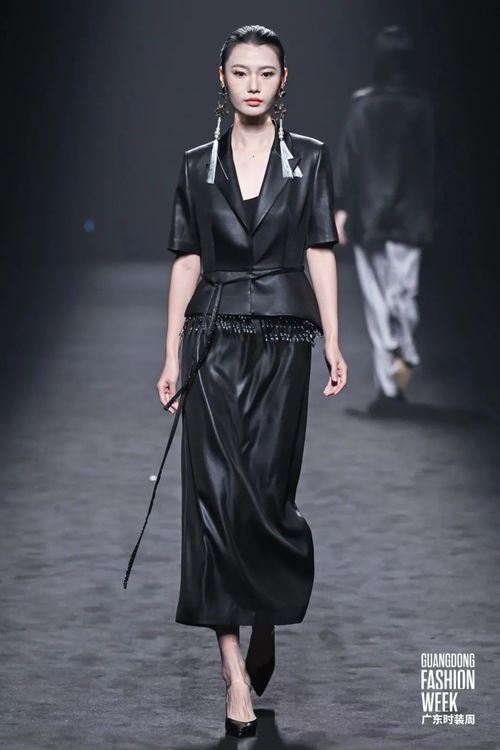 繡夢(mèng)向粵 高級(jí)定制聯(lián)合秀 先鋒潮流與傳統(tǒng)服飾文化的靈感碰撞